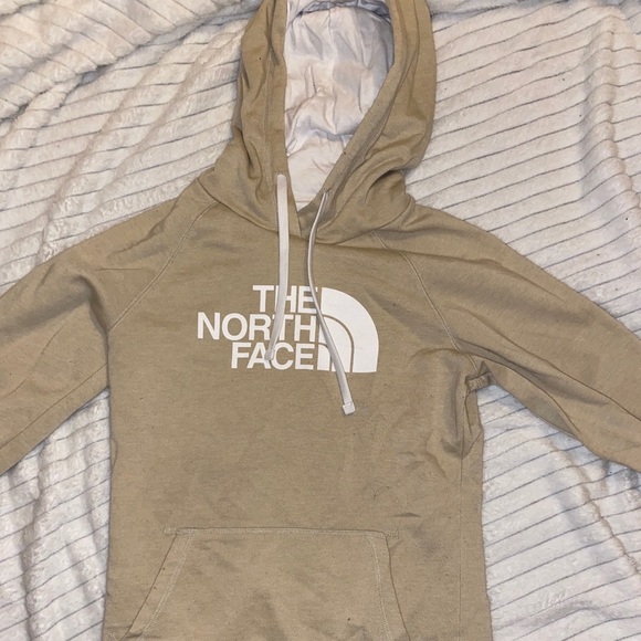 tan north face sweatshirt